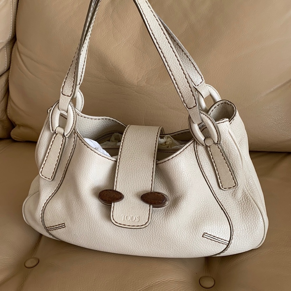 Tod’s leather shoulder bag with wood closure
